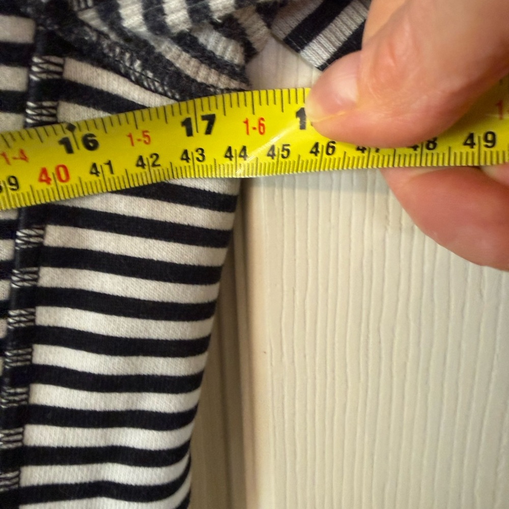 Lululemon Size 6 Black & White Stretch Cotton Scuba - Picture 3 of 3